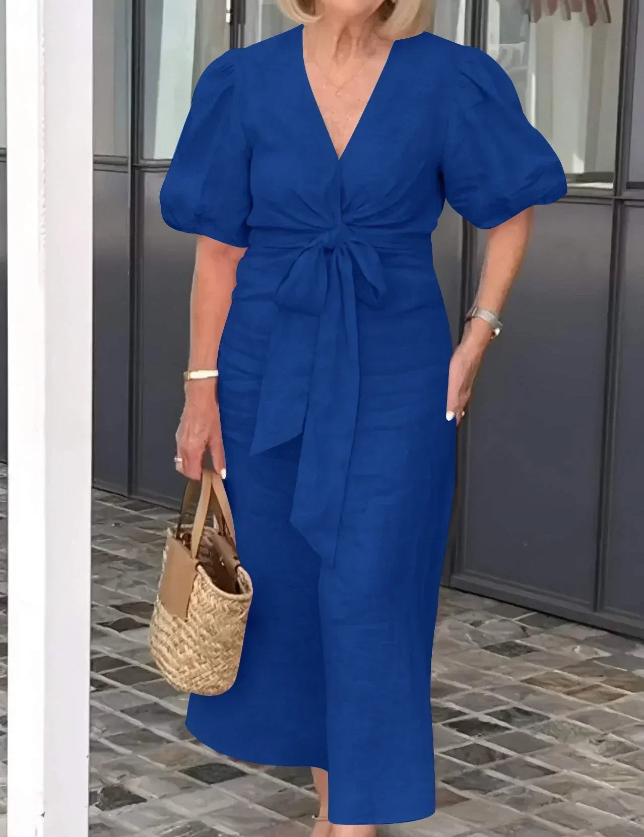 LYNORA | ROBE MIDI ÉLÉGANTE À ENCOLURE EN V